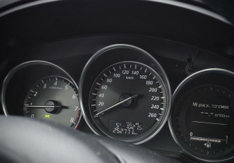 Подержанный автомобиль Mazda CX-5 2012 года (21 фото)