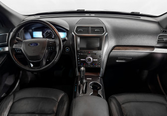 Подержанный автомобиль Ford Explorer 2017 года (16 фото)