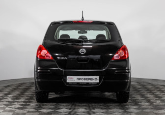 Подержанный автомобиль Nissan Tiida Hatchback 2010 года (6 фото)