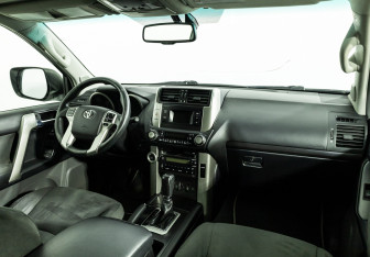 Подержанный автомобиль Toyota Land Cruiser Prado 2011 года (9 фото)