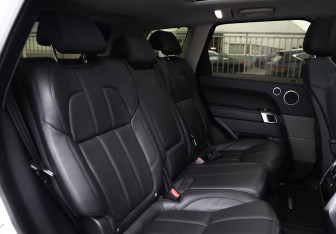 Подержанный автомобиль Land Rover Range Rover Sport 2017 года (13 фото)