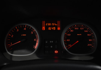 Подержанный автомобиль Renault Duster 2014 года (17 фото)