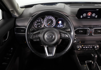 Подержанный автомобиль Mazda CX-5 2017 года (10 фото)
