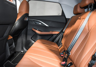 Подержанный автомобиль Omoda C5 2024 года (13 фото)