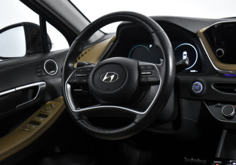 Подержанный автомобиль Hyundai Sonata 2021 года (18 фото)