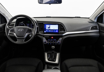 Подержанный автомобиль Hyundai Elantra Sedan 2016 года (10 фото)