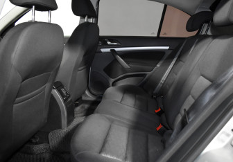 Подержанный автомобиль Skoda Octavia Liftback 2012 года (11 фото)