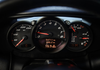 Подержанный автомобиль Porsche Boxster 2004 года (15 фото)