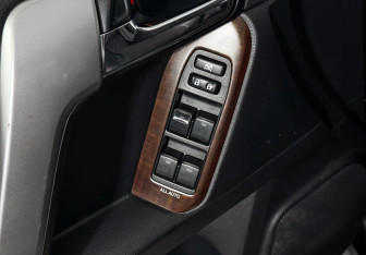 Подержанный автомобиль Toyota Land Cruiser Prado 2015 года (10 фото)