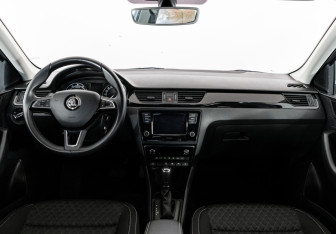 Подержанный автомобиль Skoda Rapid Liftback 2018 года (10 фото)