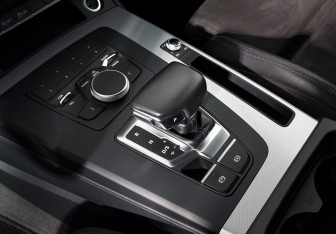 Подержанный автомобиль Audi Q5 2018 года (12 фото)