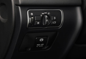 Подержанный автомобиль Volvo XC60 2013 года (20 фото)