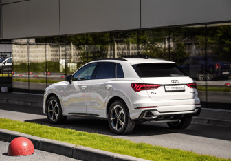 Подержанный автомобиль Audi Q3 2025 года (8 фото)