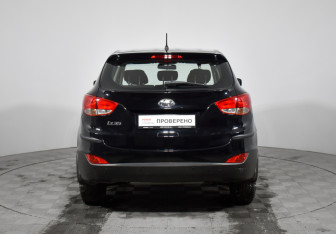 Подержанный автомобиль Hyundai ix35 2014 года (6 фото)