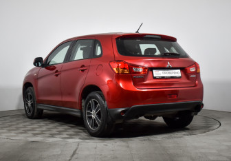 Подержанный автомобиль Mitsubishi ASX 2013 года (7 фото)