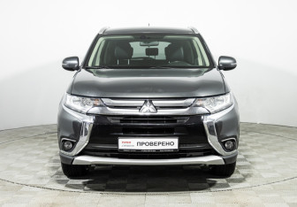 Подержанный автомобиль Mitsubishi Outlander 2015 года (2 фото)