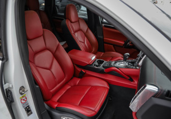 Подержанный автомобиль Porsche Cayenne 2016 года (30 фото)