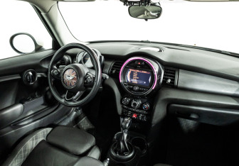 Подержанный автомобиль MINI Hatch 2014 года (9 фото)