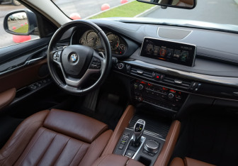 Подержанный автомобиль BMW X6 2017 года (10 фото)