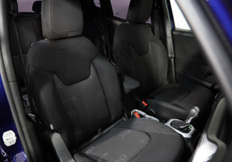 Подержанный автомобиль Jeep Renegade 2017 года (23 фото)