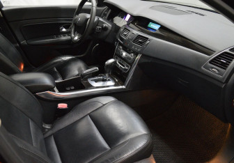 Подержанный автомобиль Renault Latitude 2010 года (11 фото)