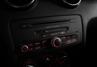 Подержанный автомобиль Audi A1 2013 года (17 фото)