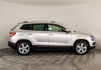 Подержанный автомобиль Skoda Karoq 2020 года (4 фото)