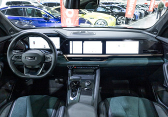 Подержанный автомобиль Geely Monjaro 2024 года (12 фото)