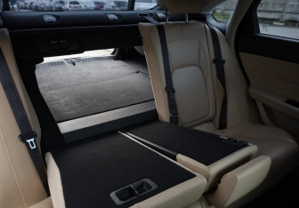 Подержанный автомобиль Jaguar XF Sedan 2018 года (28 фото)