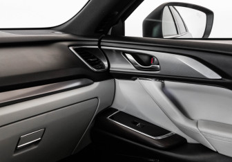 Подержанный автомобиль Mazda CX-9 2022 года (17 фото)