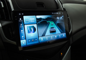 Подержанный автомобиль Chevrolet Cruze Wagon 2014 года (17 фото)