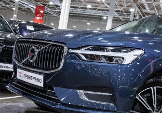 Подержанный автомобиль Volvo XC60 2019 года (2 фото)