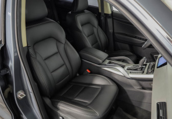 Подержанный автомобиль Geely Atlas 2021 года (26 фото)