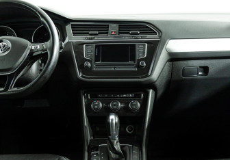 Подержанный автомобиль Volkswagen Tiguan 2017 года (14 фото)