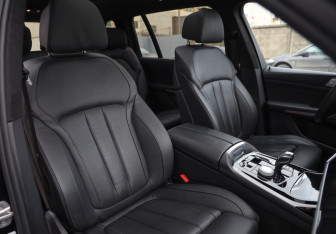 Подержанный автомобиль BMW X7 2020 года (31 фото)