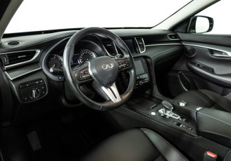 Подержанный автомобиль Infiniti QX50 2021 года (11 фото)