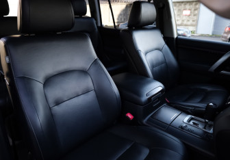 Подержанный автомобиль Toyota Land Cruiser Suv 2013 года (22 фото)