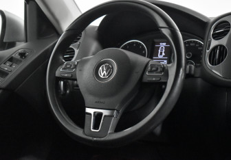 Подержанный автомобиль Volkswagen Tiguan 2015 года (16 фото)