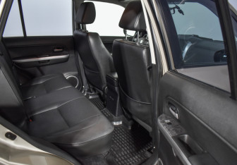 Подержанный автомобиль Suzuki Grand Vitara 2010 года (12 фото)