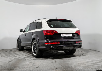 Подержанный автомобиль Audi Q7 2012 года (7 фото)