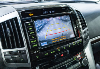 Подержанный автомобиль Toyota Land Cruiser Suv 2012 года (21 фото)