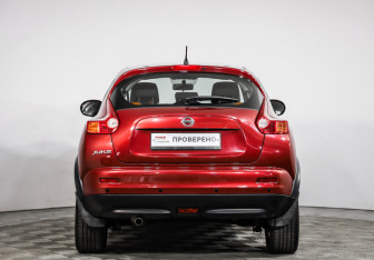 Подержанный автомобиль Nissan Juke 2012 года (6 фото)