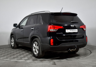 Подержанный автомобиль Kia Sorento 2012 года (7 фото)