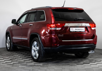 Подержанный автомобиль Jeep Grand Cherokee 2011 года (7 фото)