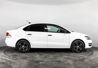 Подержанный автомобиль Volkswagen Polo Sedan 2017 года (4 фото)
