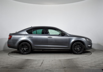 Подержанный автомобиль Skoda Octavia Liftback 2018 года (4 фото)