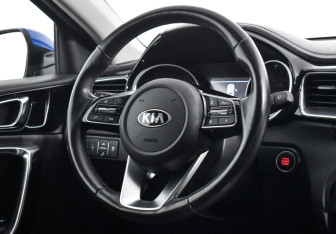 Подержанный автомобиль Kia Ceed Hatchback 2019 года (15 фото)