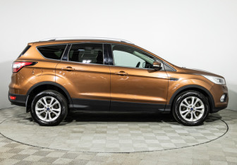 Подержанный автомобиль Ford Kuga 2017 года (4 фото)