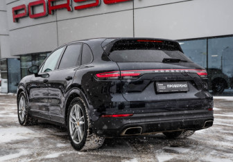 Подержанный автомобиль Porsche Cayenne 2019 года (8 фото)