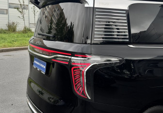 Подержанный автомобиль Hongqi HQ9 2022 года (8 фото)